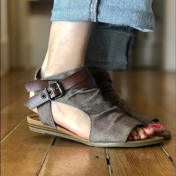 🐠BLOWFISH BROWN PEEP TOE SIDE ZIPPER SANDALS 🐠 - Picture 11 of 13